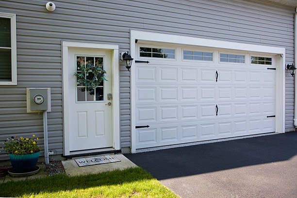 24/7 Emergency Garage Door Panel Replacement experts in Elmo, TX